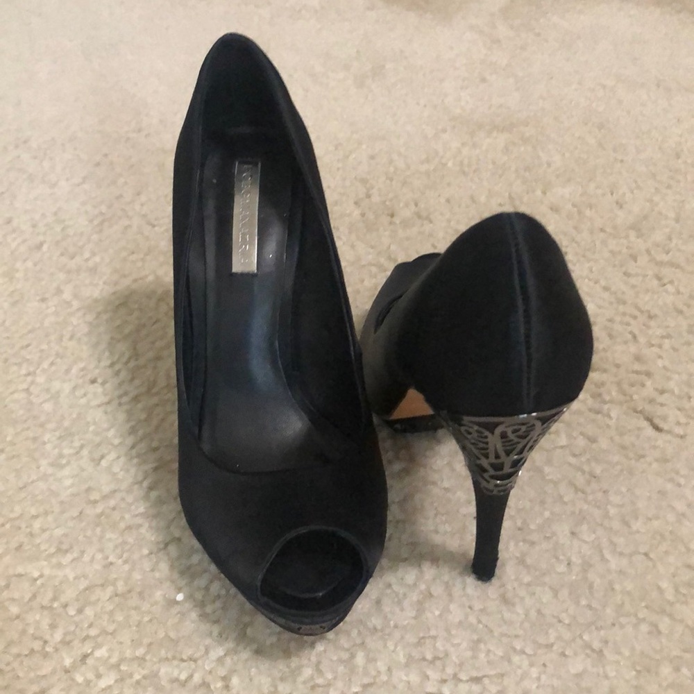 BCBG DALTON PEEP TOE - BLACK SATIN